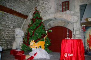 Décorations au marché provençal de Noël de La Garde Adhémar